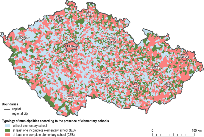 A map of Czech Republic depicts the distribution of municipalities without elementary school, at least one incomplete elementary school, and at least one complete elementary school, in 2004.