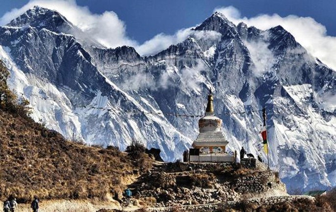 Pakistani Mountaineer Summits World's 7th Highest Mountain Sans Supplemental Oxygen