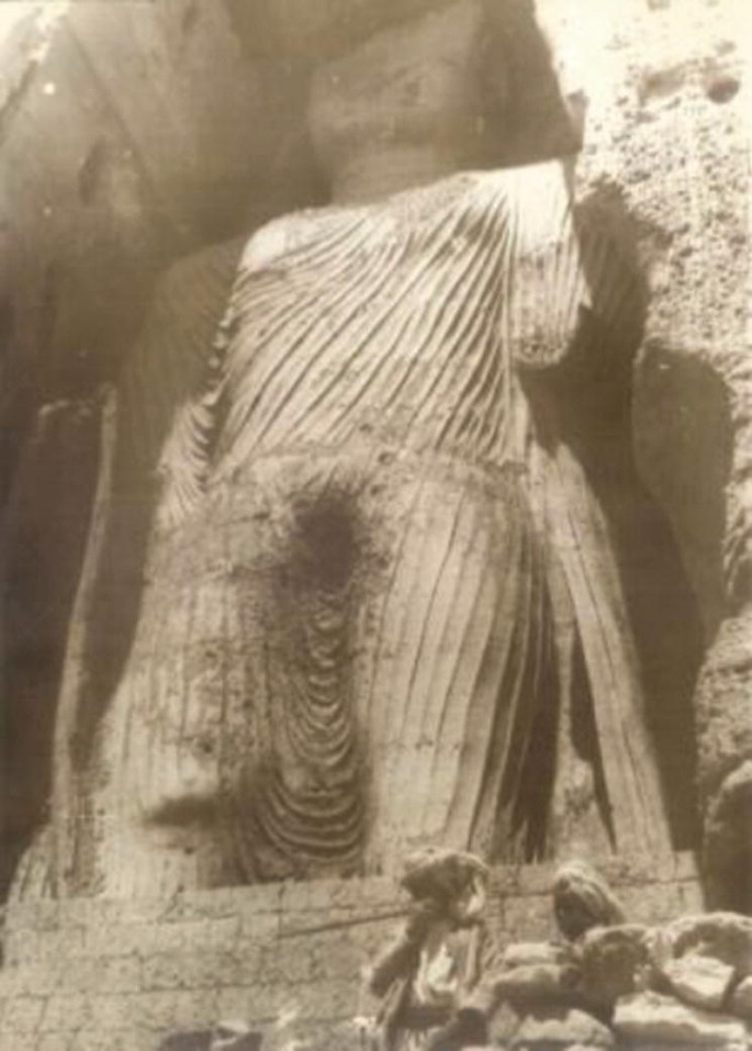 A photograph of the statue of Sakyamuni Buddha of Bamiyan.
