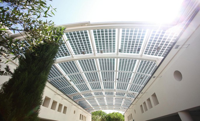 A photograph of the rooftop photovoltaic panel at the Jesolo International Club campaign.