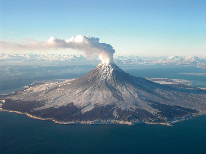 Biotic consequences of a volcanic flank collapse. (a) Flank collapse is