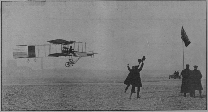 Guerre 14-18, photo avion biplan Farman Français dans un hangar c.1916 Guerre 14-18, photo avion biplan Farman Français dans un hangar c.1916