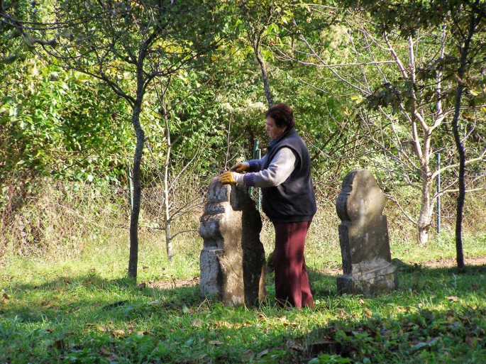 Photograph of a man working on an epitaph.