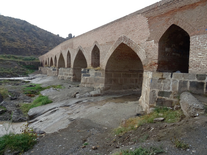 Cesse Aqueduct - Wikipedia