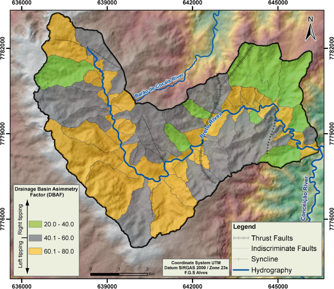 The drainage basin is depicted with Thrust faults, syncline, indiscriminate faults, and hydrography. Preto river s in the middle of the highlighted part.