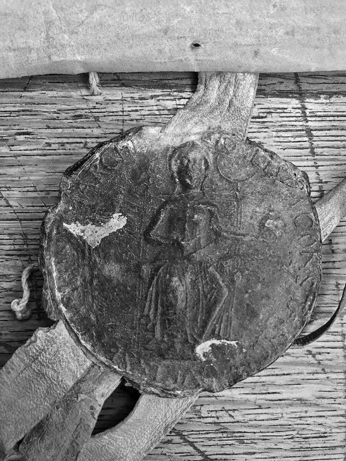 The image reflects the imprint of the Constance of France with a carving of a woman sitting.