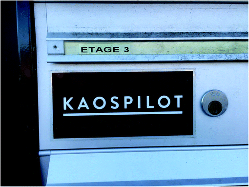 A photo of a machine with the text that reads ETAGE 3 and KAOSPILOT.