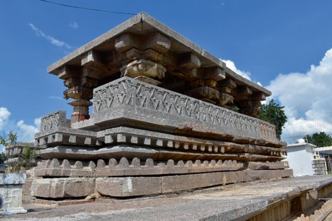 A photograph of Nandi Mandapa of Kashi Vishweshwar Temple.