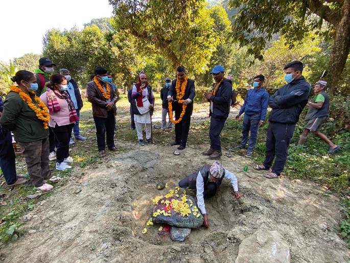 A photograph of the forest minister and local communities of Nepal laying the foundation stone with garlands.