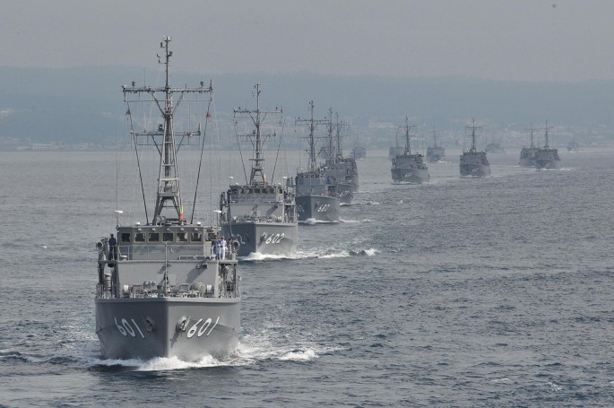 A photo of a line of J M S D F minesweeping force headed toward the Persian Gulf.