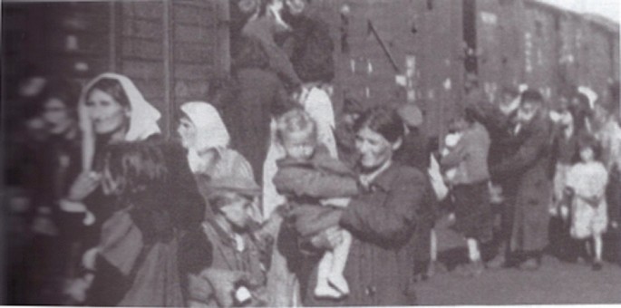 A photograph of a group of women with their kids departing to Kazakhstan from the Soviet Union.