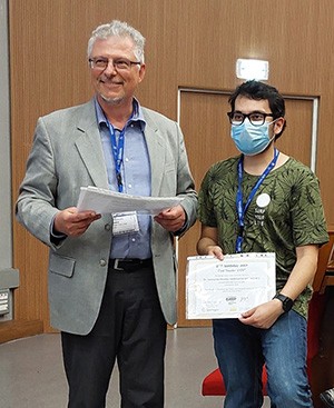 Nicolás Sanhueza Mardones receiving his book voucher award  © (Photo: Sabine Lehr)