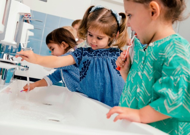 Children brushing teeth