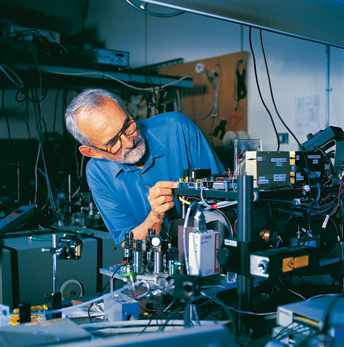 Robert F. Curl (1933–2022) | Nature Nanotechnology