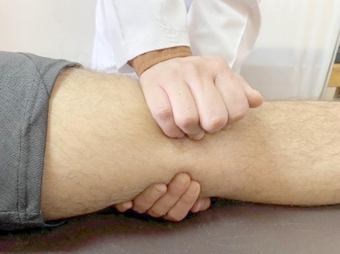 Efficacy of adding manual therapy to hip and knee exercises in patients with patellofemoral pain syndrome: a double-blinded randomized controlled clinical trial Efficacy of adding manual therapy to hip and knee exercises in patients with patellofemoral pain syndrome: a double-blinded randomized controlled clinical trial