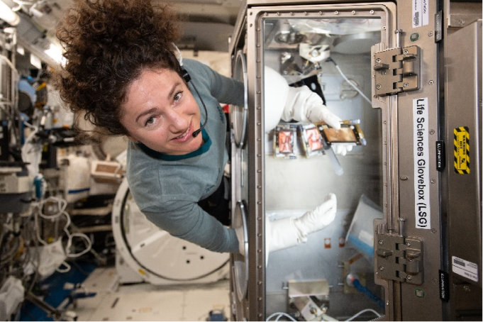 चरम वातावरण में जीवन विज्ञान अनुसंधान: अंतरिक्ष यात्री जेसिका मेयर के साथ बातचीत