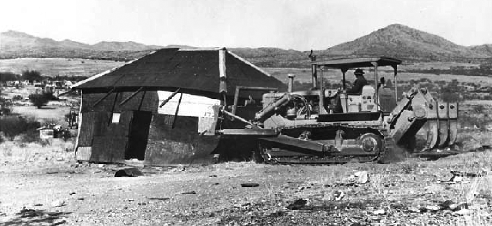 Старый китаец. Old local. Old local. Каменный ангар кикерино. Old local.