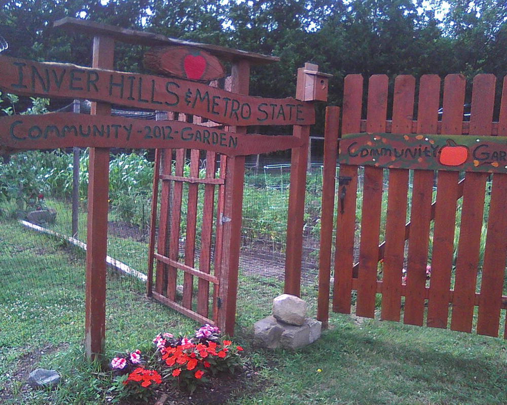 Creating An Edible Dialogue For Peace Community Gardening
