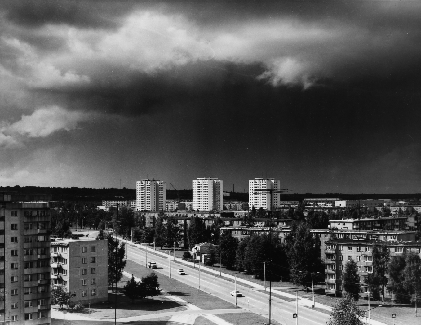 Baltic Crossings: Soviet Housing Estates and Dreams of Forest-Suburbs |  SpringerLink