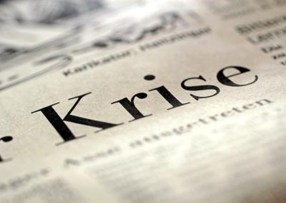 Zeitungsausschnitt mit dem Wort Krise.