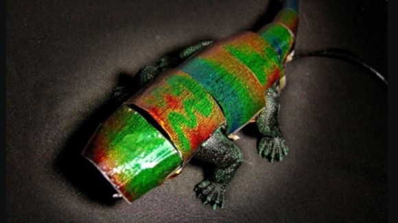 Demonstration of the multi-layered ATACT patches on the chameleon model. Inset is a real chameleon with full coloring.