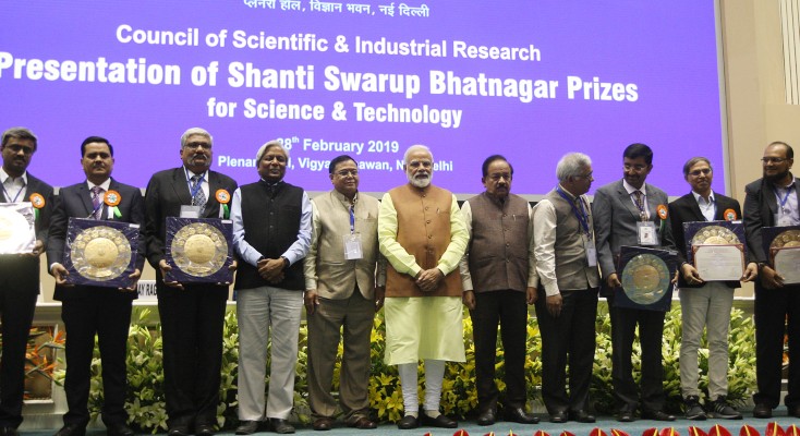Prime Minister Narendra Modi posing with awardees and other officials at the CSIR's Shanti Swarup Bhatnagar Prize for Science and Technology 2016-2018 ceremony in New Delhi.