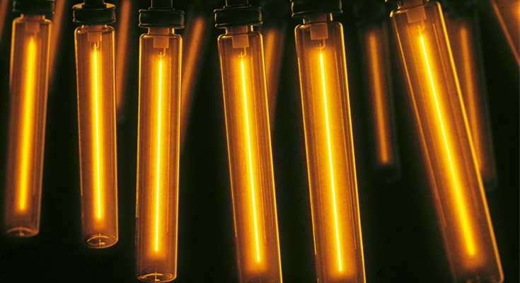 The cover image shows glowing tungsten filaments from electrified lightbulb reactors.
