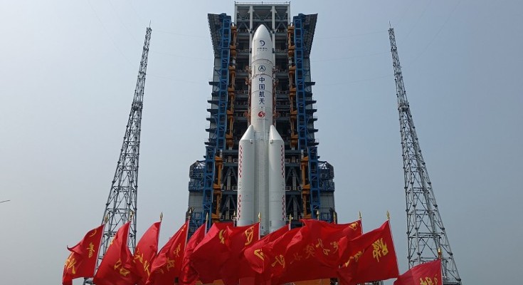 The Chang’e-6 lunar probe and the Long March-5 Y8 carrier rocket have been transferred vertically to the launching area at the Wenchang Space Launch Center in south China’s Hainan Province