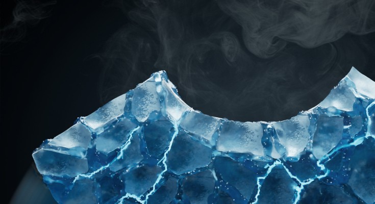 A piece of ice shaped into an arc generates electricity.